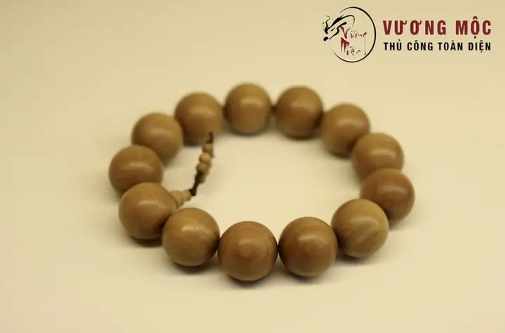 Vòng Tay Gỗ Nam: Hướng Dẫn Chọn Mẫu, Công Dụng Phong Thủy Và Cách Phối Trang Phục