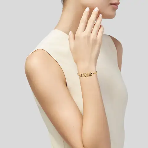 Vòng Tay J’adior Dior: Đánh Giá, Cách Chọn Và Địa Chỉ Mua Uy Tín Vòng Tay J’adior Dior: Đánh Giá, Cách Chọn Và Địa Chỉ Mua Uy Tín