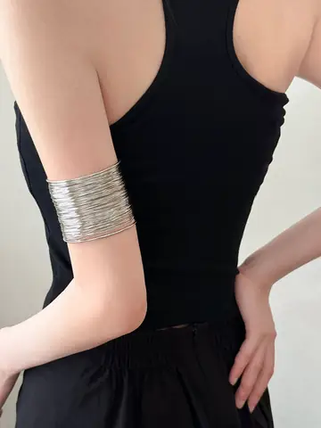 Cách Chọn Và Phối Vòng Tay Nhiều Lớp Để Tạo Phong Cách Thời Trang Cá Tính