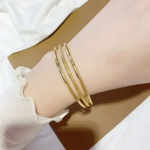 Cách Chọn Và Phối Vòng Tay Nhiều Lớp Để Tạo Phong Cách Thời Trang Cá Tính