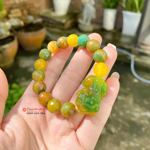 Vòng Tay Tài Lộc: Ý Nghĩa, Cách Chọn Và Cách Đeo Để Thu Hút May Mắn Vòng Tay Tài Lộc: Ý Nghĩa, Cách Chọn Và Cách Đeo Để Thu Hút May Mắn
