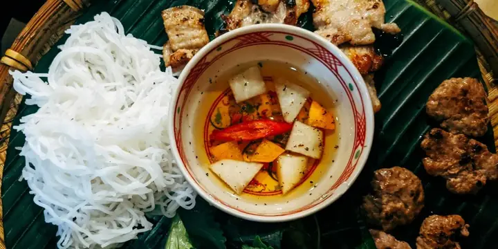Tổng Hợp Ẩm Thực Truyền Thống Việt Nam: Những Món Ăn Đặc Sản Nổi Tiếng Cần Thử Tổng Hợp Ẩm Thực Truyền Thống Việt Nam: Những Món Ăn Đặc Sản Nổi Tiếng Cần Thử