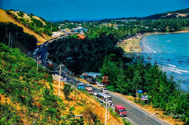 Hướng Dẫn Du Lịch Bãi Biển Hòn Rơm Mũi Né: Thông Tin Cơ Bản, Hoạt Động & Mẹo Du Khách Hướng Dẫn Du Lịch Bãi Biển Hòn Rơm Mũi Né: Thông Tin Cơ Bản, Hoạt Động & Mẹo Du Khách