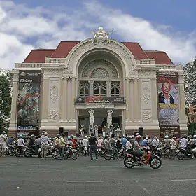 Gợi Ý Các Bãi Giữ Xe Gần Nhà Hát Thành Phố Cho Người Đến Trung Tâm Quận 1 Gợi Ý Các Bãi Giữ Xe Gần Nhà Hát Thành Phố Cho Người Đến Trung Tâm Quận 1