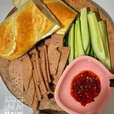 Khám Phá Bánh Mì Chả Bò Đà Nẵng: Các Tiệm Nổi Tiếng Và Cách Thưởng Thức Món Đặc Sản