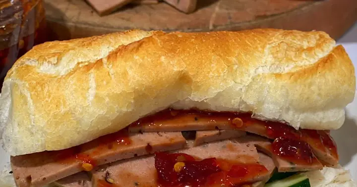 Khám Phá Bánh Mì Chả Bò Đà Nẵng: Các Tiệm Nổi Tiếng Và Cách Thưởng Thức Món Đặc Sản
