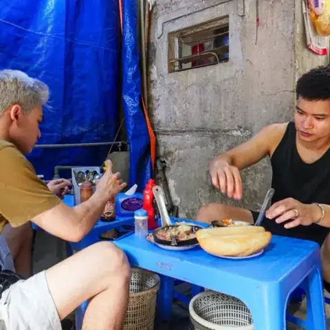 Review Bánh Mì Chảo Mai Hắc Đế: Địa Chỉ, Giá Và Trải Nghiệm Tại Các Quán Phố Mai Hắc Đế