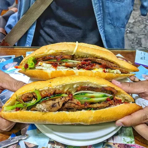 Review Bánh Mì Madam Khanh Hội An: Địa Chỉ, Giá Và Menu Từ Quán Bánh Mì Nữ Hoàng
