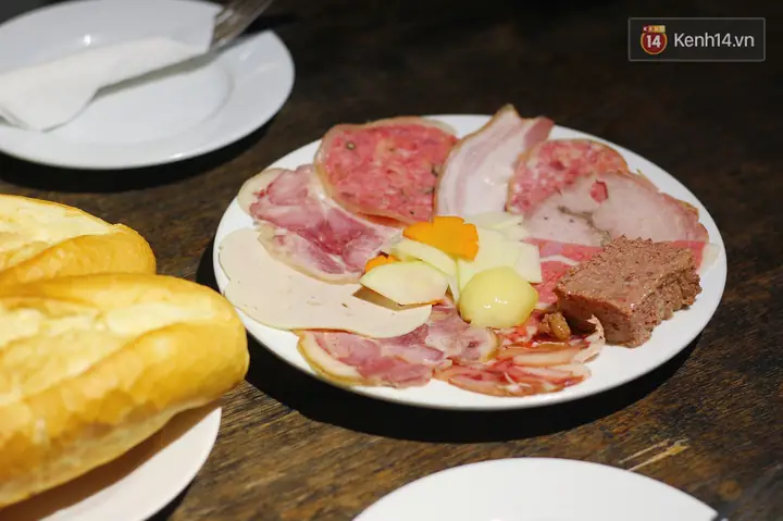 Bánh Mì Nguyên Sinh Hà Nội: Địa Chỉ, Thực Đơn, Giá Cả Và Lý Do Nên Thử