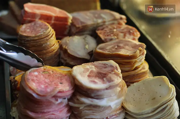 Bánh Mì Nguyên Sinh Hà Nội: Địa Chỉ, Thực Đơn, Giá Cả Và Lý Do Nên Thử
