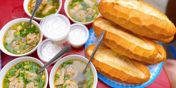 Tổng Hợp Các Quán Bánh Mì Xíu Mại Nổi Tiếng Ở Đà Lạt Cho Du Khách Sành Ăn