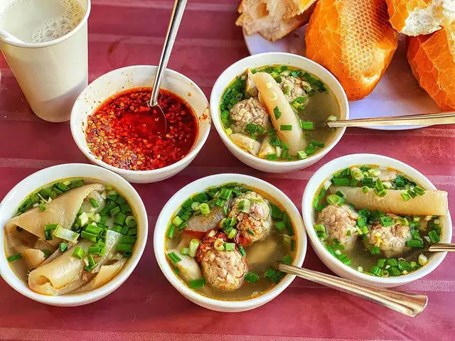 Tổng Hợp Các Quán Bánh Mì Xíu Mại Nổi Tiếng Ở Đà Lạt Cho Du Khách Sành Ăn