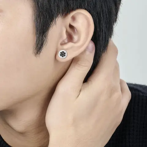 Bông Tai Bạc Cho Nam: Cách Chọn, Phong Cách Và Bảo Quản Đúng Cách Bông Tai Bạc Cho Nam: Cách Chọn, Phong Cách Và Bảo Quản Đúng Cách