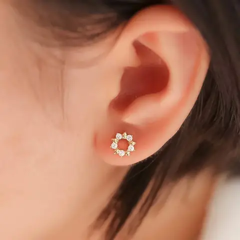 Hướng Dẫn Chọn Bông Tai An Toàn Và Thời Trang Cho Học Sinh