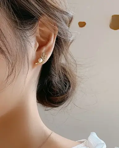 Gợi Ý Bông Tai Cho Người Mặt Vuông: Những Kiểu Khuyên Tai Đẹp Giúp Mềm Hóa Góc Cạnh