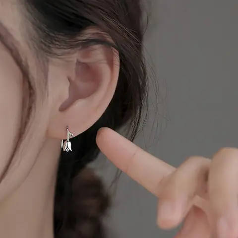 Bông Tai Hình Hoa Hồng: Hướng Dẫn Chọn Mua, Chất Liệu Và Phong Cách Phù Hợp Bông Tai Hình Hoa Hồng: Hướng Dẫn Chọn Mua, Chất Liệu Và Phong Cách Phù Hợp