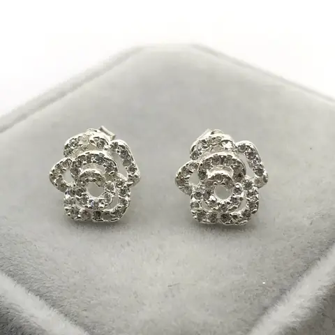 Bông Tai Hình Hoa Hồng: Hướng Dẫn Chọn Mua, Chất Liệu Và Phong Cách Phù Hợp Bông Tai Hình Hoa Hồng: Hướng Dẫn Chọn Mua, Chất Liệu Và Phong Cách Phù Hợp