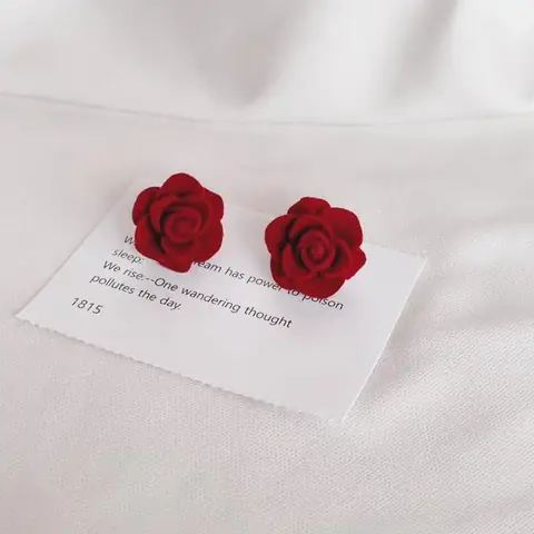 Bông Tai Hình Hoa Hồng: Hướng Dẫn Chọn Mua, Chất Liệu Và Phong Cách Phù Hợp Bông Tai Hình Hoa Hồng: Hướng Dẫn Chọn Mua, Chất Liệu Và Phong Cách Phù Hợp