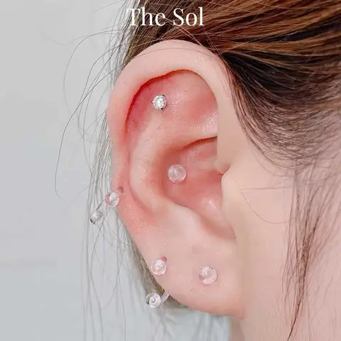 Hướng Dẫn Chọn Và Sử Dụng Bông Tai Nhựa Trong Suốt An Toàn Cho Người Mới Xỏ Hướng Dẫn Chọn Và Sử Dụng Bông Tai Nhựa Trong Suốt An Toàn Cho Người Mới Xỏ