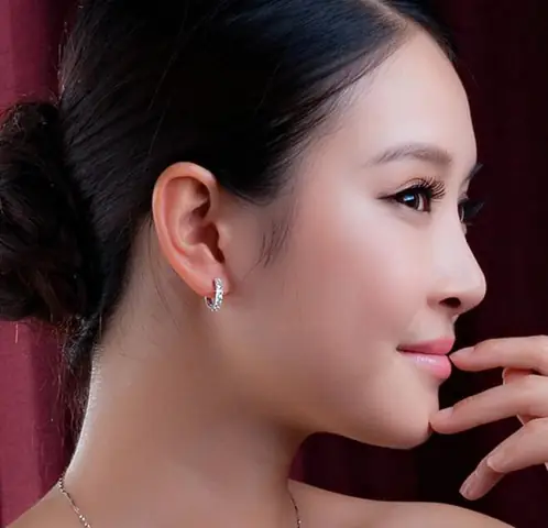 Bông Tai Nữ Đơn Giản: Top Mẫu Đẹp, Cách Chọn Phù Hợp Và Mẹo Bảo Quản
