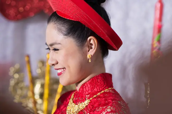 Chọn Mua Bông Tai Vàng Cho Cô Dâu: Các Mẫu Đẹp, Chất Liệu Và Bí Quyết Hợp Kiểu Tóc Chọn Mua Bông Tai Vàng Cho Cô Dâu: Các Mẫu Đẹp, Chất Liệu Và Bí Quyết Hợp Kiểu Tóc