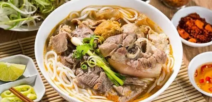 Gợi Ý Các Quán Bún Bò Huế Ở Đường Nguyễn Công Trứ Cho Thực Khách Khi Đến Huế