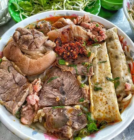 Top Bún Bò Ngon Nhất Quận Tân Bình: Địa Chỉ, Giá, Thực Đơn & Mẹo Chọn Cho Thực Khách Sài Gòn Top Bún Bò Ngon Nhất Quận Tân Bình: Địa Chỉ, Giá, Thực Đơn & Mẹo Chọn Cho Thực Khách Sài Gòn