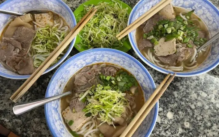 Top 10 Quán Bún Bò O Năm Đà Lạt Ngon Nhất – Địa Chỉ, Giá Và Review Chi Tiết Top 10 Quán Bún Bò O Năm Đà Lạt Ngon Nhất – Địa Chỉ, Giá Và Review Chi Tiết