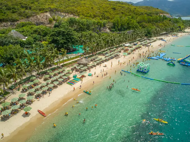 Tổng Hợp Các Địa Điểm Du Lịch Biển Đẹp Nhất Việt Nam: Bãi Biển Và Đảo Lý Tưởng Tổng Hợp Các Địa Điểm Du Lịch Biển Đẹp Nhất Việt Nam: Bãi Biển Và Đảo Lý Tưởng