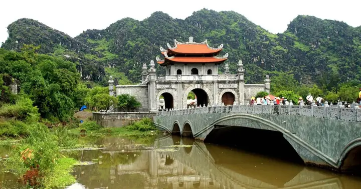 Khám Phá Các Địa Điểm Nổi Tiếng Ở Ninh Bình: Top Điểm Đến Hấp Dẫn Nhất Khám Phá Các Địa Điểm Nổi Tiếng Ở Ninh Bình: Top Điểm Đến Hấp Dẫn Nhất