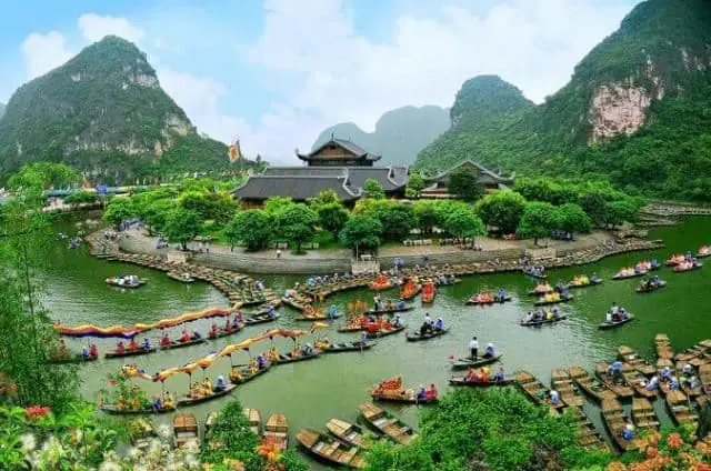 Khám Phá Các Địa Điểm Nổi Tiếng Ở Ninh Bình: Top Điểm Đến Hấp Dẫn Nhất Khám Phá Các Địa Điểm Nổi Tiếng Ở Ninh Bình: Top Điểm Đến Hấp Dẫn Nhất