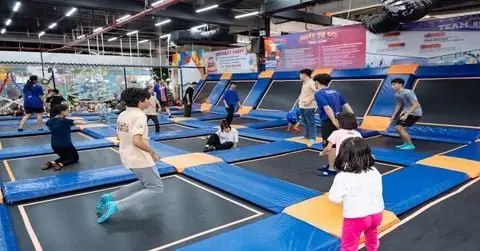 Tổng Hợp Các Khu Vui Chơi Ở Quận 1: Danh Sách Địa Điểm Giải Trí Cho Du Khách Và Người Dân Địa Phương