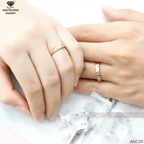 Các Kiểu Nhẫn Cặp Đẹp: 10 Mẫu Thiết Kế Ý Nghĩa Cho Cả Nam Và Nữ Các Kiểu Nhẫn Cặp Đẹp: 10 Mẫu Thiết Kế Ý Nghĩa Cho Cả Nam Và Nữ