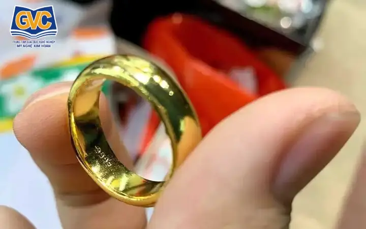 Giải Mã Các Ký Hiệu Trên Nhẫn Vàng: Ý Nghĩa Và Cách Đọc Chính Xác Giải Mã Các Ký Hiệu Trên Nhẫn Vàng: Ý Nghĩa Và Cách Đọc Chính Xác