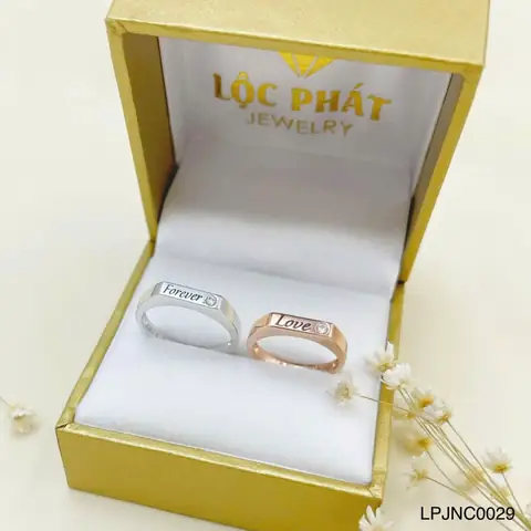Tổng Hợp Các Mẫu Nhẫn Cưới Khắc Tên Đẹp Và Ý Tưởng Thiết Kế Cho Cặp Đôi Tổng Hợp Các Mẫu Nhẫn Cưới Khắc Tên Đẹp Và Ý Tưởng Thiết Kế Cho Cặp Đôi