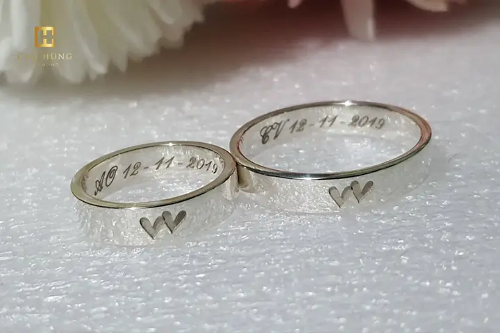 Tổng Hợp Các Mẫu Nhẫn Cưới Khắc Tên Đẹp Và Ý Tưởng Thiết Kế Cho Cặp Đôi Tổng Hợp Các Mẫu Nhẫn Cưới Khắc Tên Đẹp Và Ý Tưởng Thiết Kế Cho Cặp Đôi