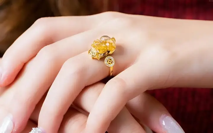 Hướng Dẫn Đeo Nhẫn Tỳ Hưu Đúng Cách Chuẩn Phong Thủy Cho Người Mới Bắt Đầu