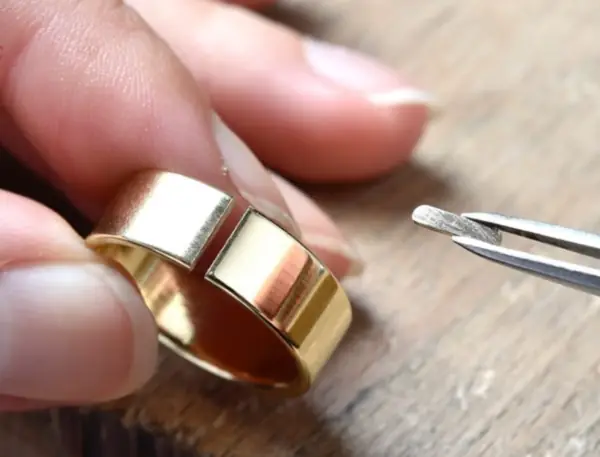 Cách Làm Nhẫn Nhỏ Lại: Hướng Dẫn Diy Tại Nhà Cách Làm Nhẫn Nhỏ Lại: Hướng Dẫn Diy Tại Nhà