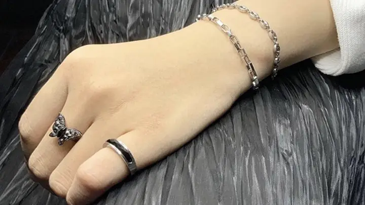 Cách Làm Sáng Nhẫn Inox Tại Nhà Nhanh Chóng Và An Toàn