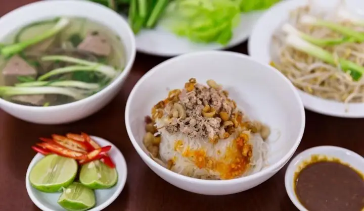 Cách Nấu Phở Khô Gà Gia Lai Chuẩn Vị Tại Nhà