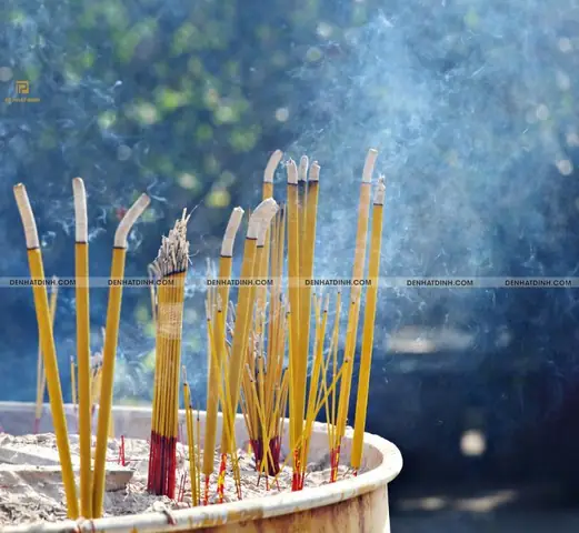 Giải Mã Hiện Tượng Chân Hay Bị Va Vào Cửa Bầm Tím: Điềm Báo Gì Và Nguyên Nhân Sức Khỏe Cần Biết Giải Mã Hiện Tượng Chân Hay Bị Va Vào Cửa Bầm Tím: Điềm Báo Gì Và Nguyên Nhân Sức Khỏe Cần Biết