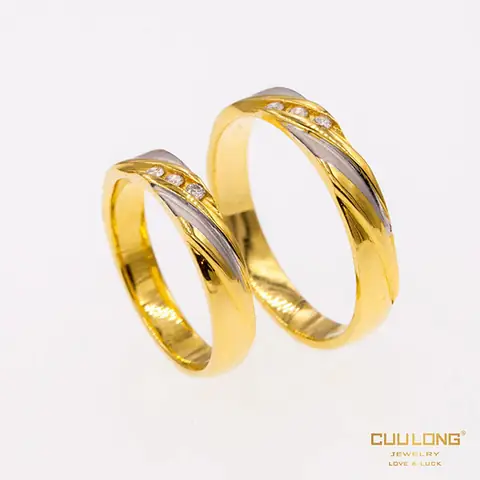 Hướng Dẫn Chọn Nhẫn Cưới Vàng Tây: Kỹ Thuật, Kiểu Dáng & Bảng Giá Cho Các Cặp Đôi