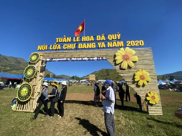 Khám Phá Núi Lửa Chư Đăng Ya Tại Chư Păh, Gia Lai: Thắng Cảnh Thiên Nhiên Tây Nguyên Khám Phá Núi Lửa Chư Đăng Ya Tại Chư Păh, Gia Lai: Thắng Cảnh Thiên Nhiên Tây Nguyên