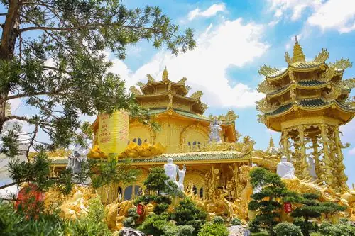 Khám Phá Các Chùa Ở Ân Thi Hưng Yên: Từ Chùa Phúc Lâm Dát Vàng Đến Địa Chỉ Tâm Linh Xã Phù Ủng Khám Phá Các Chùa Ở Ân Thi Hưng Yên: Từ Chùa Phúc Lâm Dát Vàng Đến Địa Chỉ Tâm Linh Xã Phù Ủng