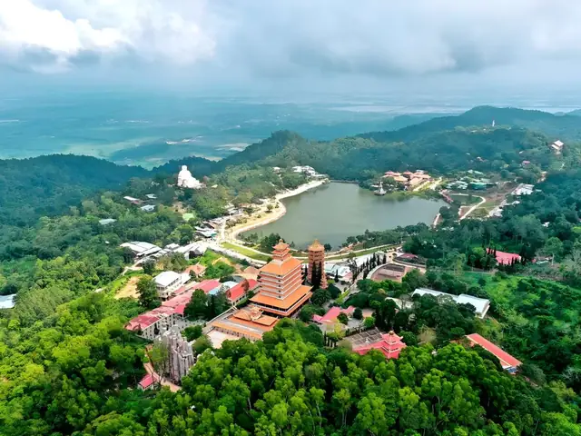 Tìm Hiểu Chùa Phật Lớn (an Giang): Thiền Viện Danh Tiếng Tọa Lạc Trên Núi Cấm