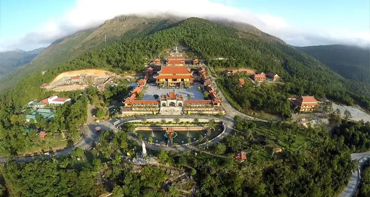 Giải Đáp: Côn Sơn Kiếp Bạc Có Phải Leo Núi Không Và Kinh Nghiệm Chinh Phục Đỉnh Bàn Cờ Tiên Cho Du Khách Tự Túc