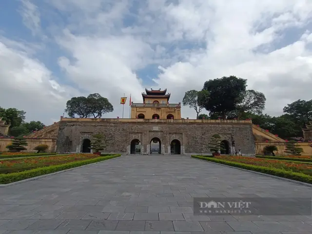 Khám Phá Cổng Vào Hoàng Thành Thăng Long: Từ Cổng Chính 19c Hoàng Diệu Đến Di Tích Đoan Môn Khám Phá Cổng Vào Hoàng Thành Thăng Long: Từ Cổng Chính 19c Hoàng Diệu Đến Di Tích Đoan Môn