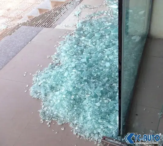 Giải Mã Cửa Kính Vỡ Là Điềm Gì Về Phong Thủy Cho Gia Chủ Giải Mã Cửa Kính Vỡ Là Điềm Gì Về Phong Thủy Cho Gia Chủ