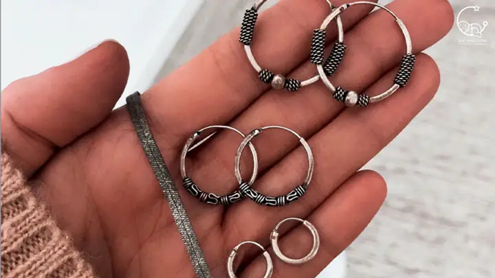 Khắc Phục Dây Chuyền Bạc Bị Xỉn Màu: Nguyên Nhân Và Cách Làm Sáng Tại Nhà