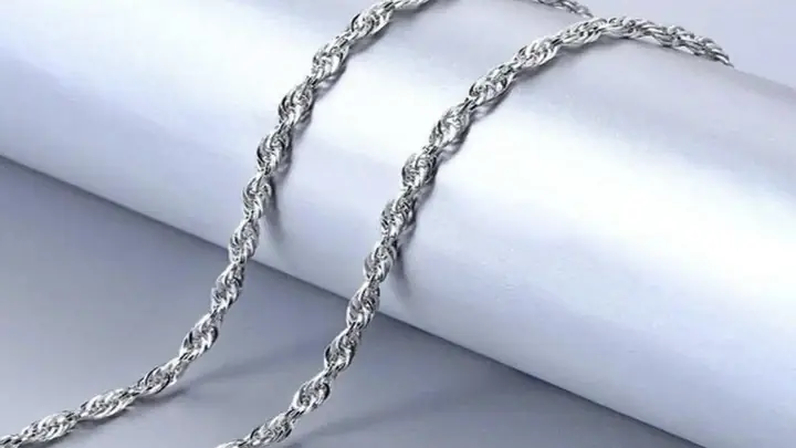 Khắc Phục Dây Chuyền Bạc Bị Xỉn Màu: Nguyên Nhân Và Cách Làm Sáng Tại Nhà